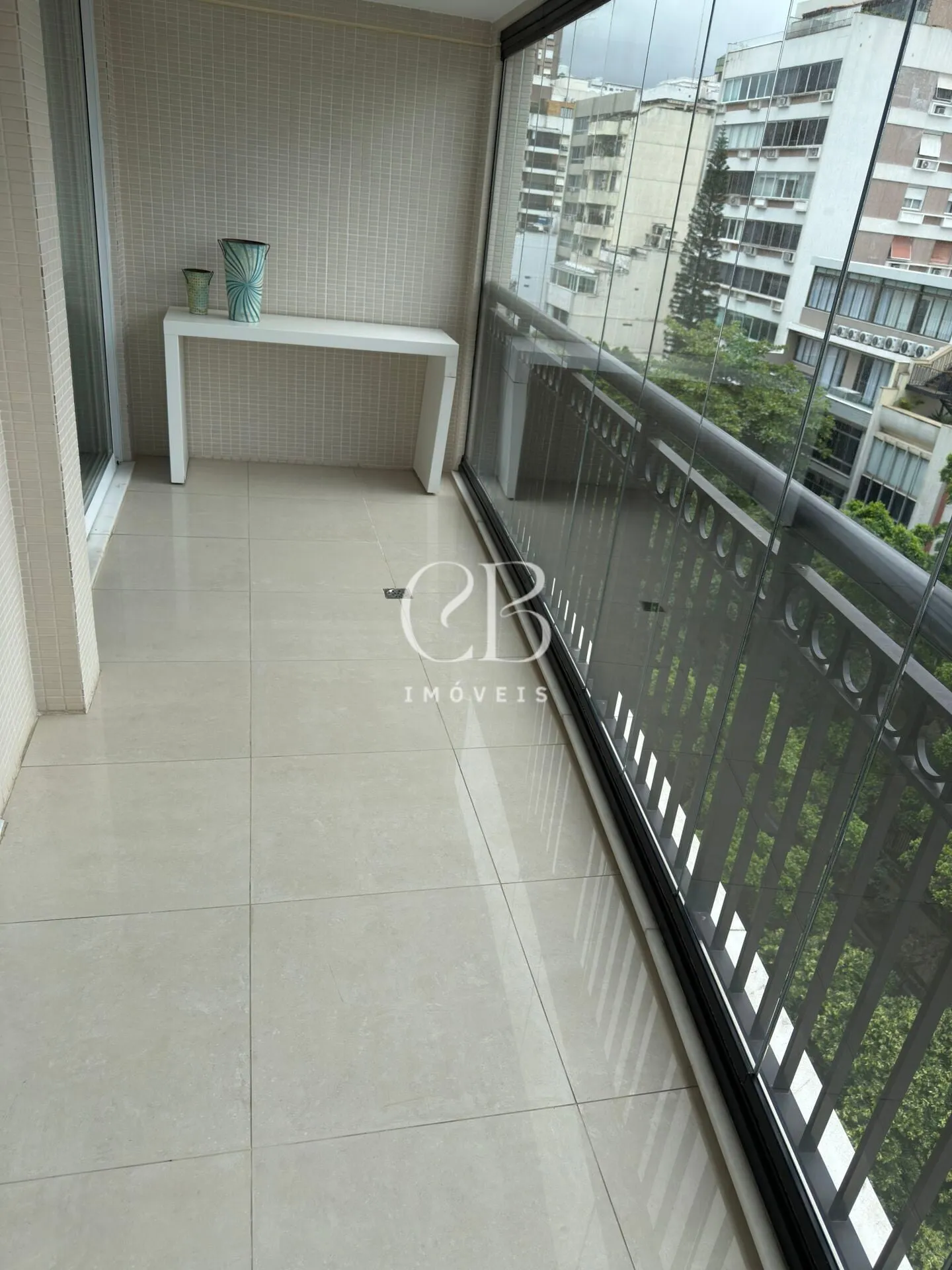 Furnished 2-bedroom apartment with en-suite bathrooms — photo 7