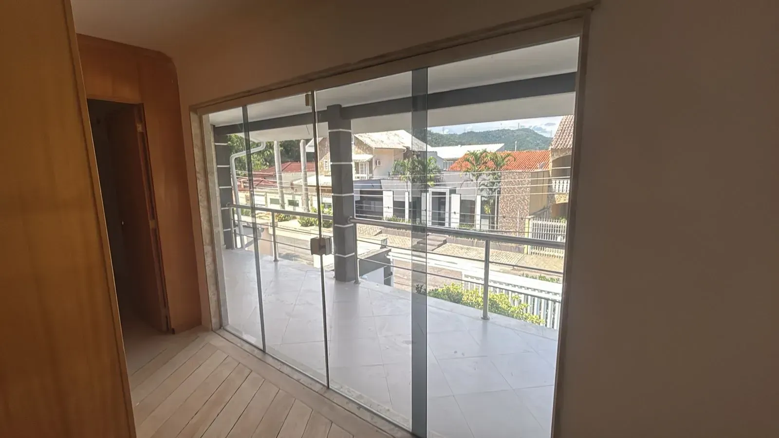 Apartment with 4 bedrooms, balcony and 500 m² — photo 40