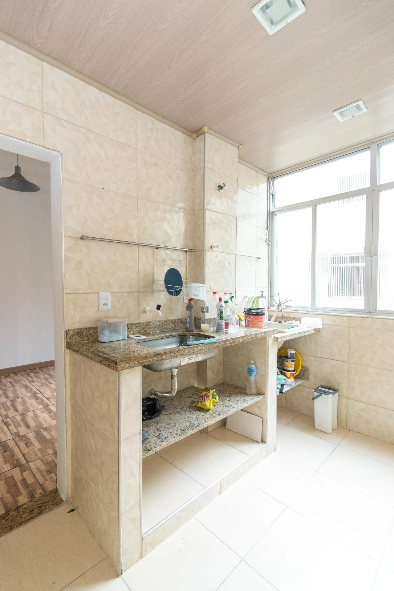 Unfurnished 2-bedroom apartment with 1 bathroom, no parking — photo 9