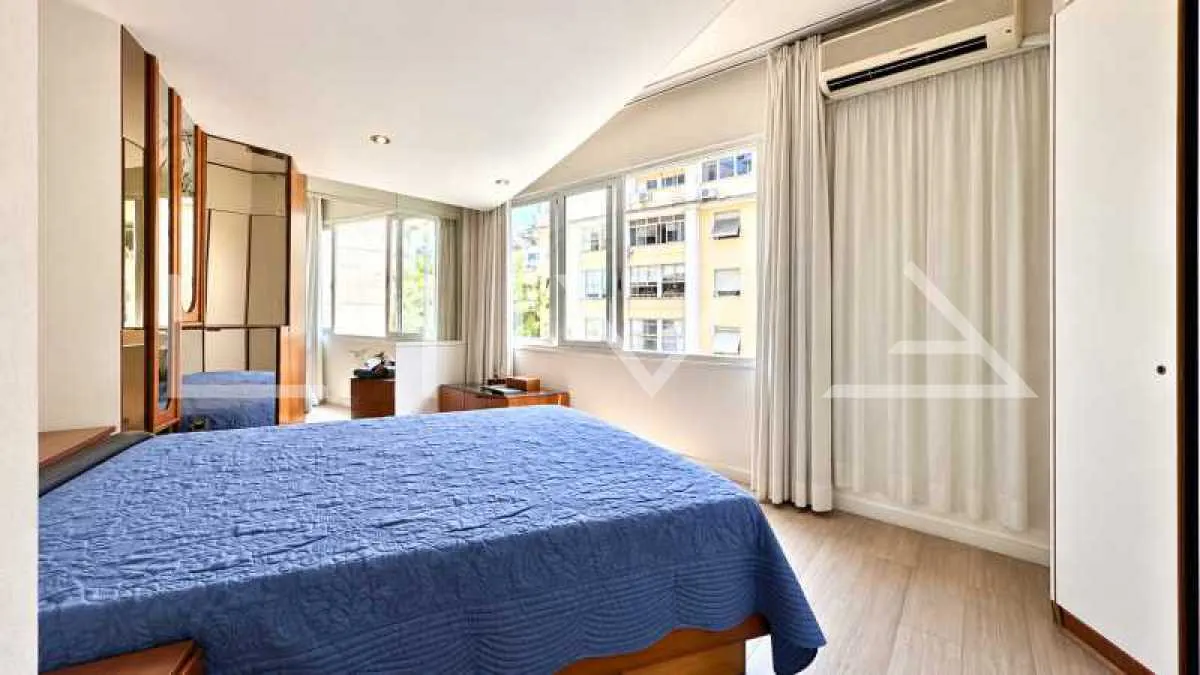 178 m² apartment with a bathtub and a water view — photo 5