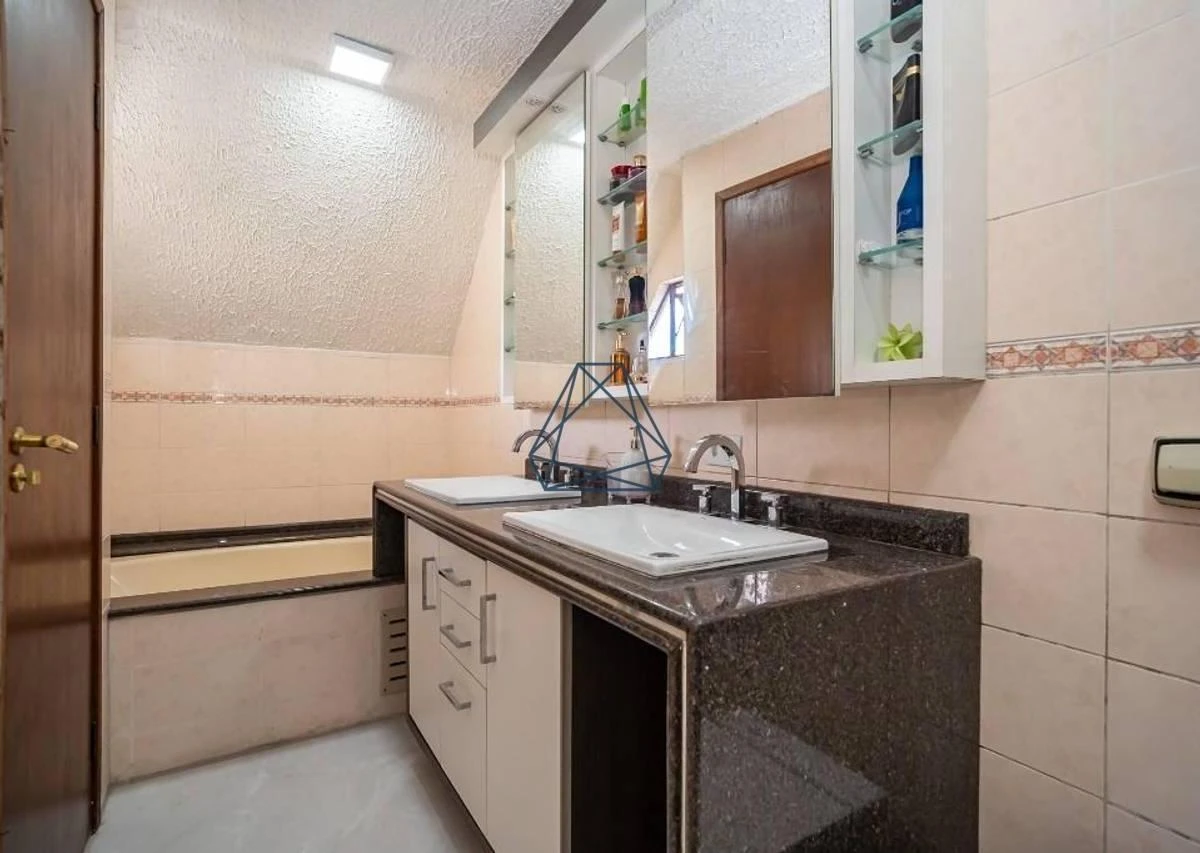 Washing machine in a 4-bedroom house, 210 m² — photo 35