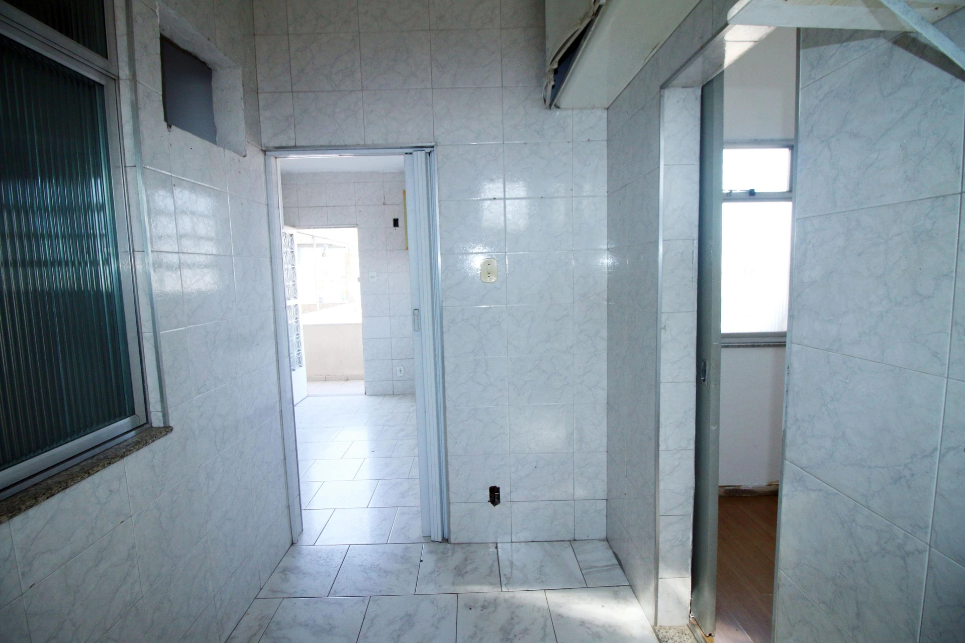 Apartment, 30 m², with wood or laminate floors — photo 45