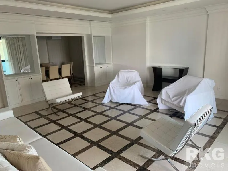 Furnished apartment with 4 bedrooms and water and city views — photo 13