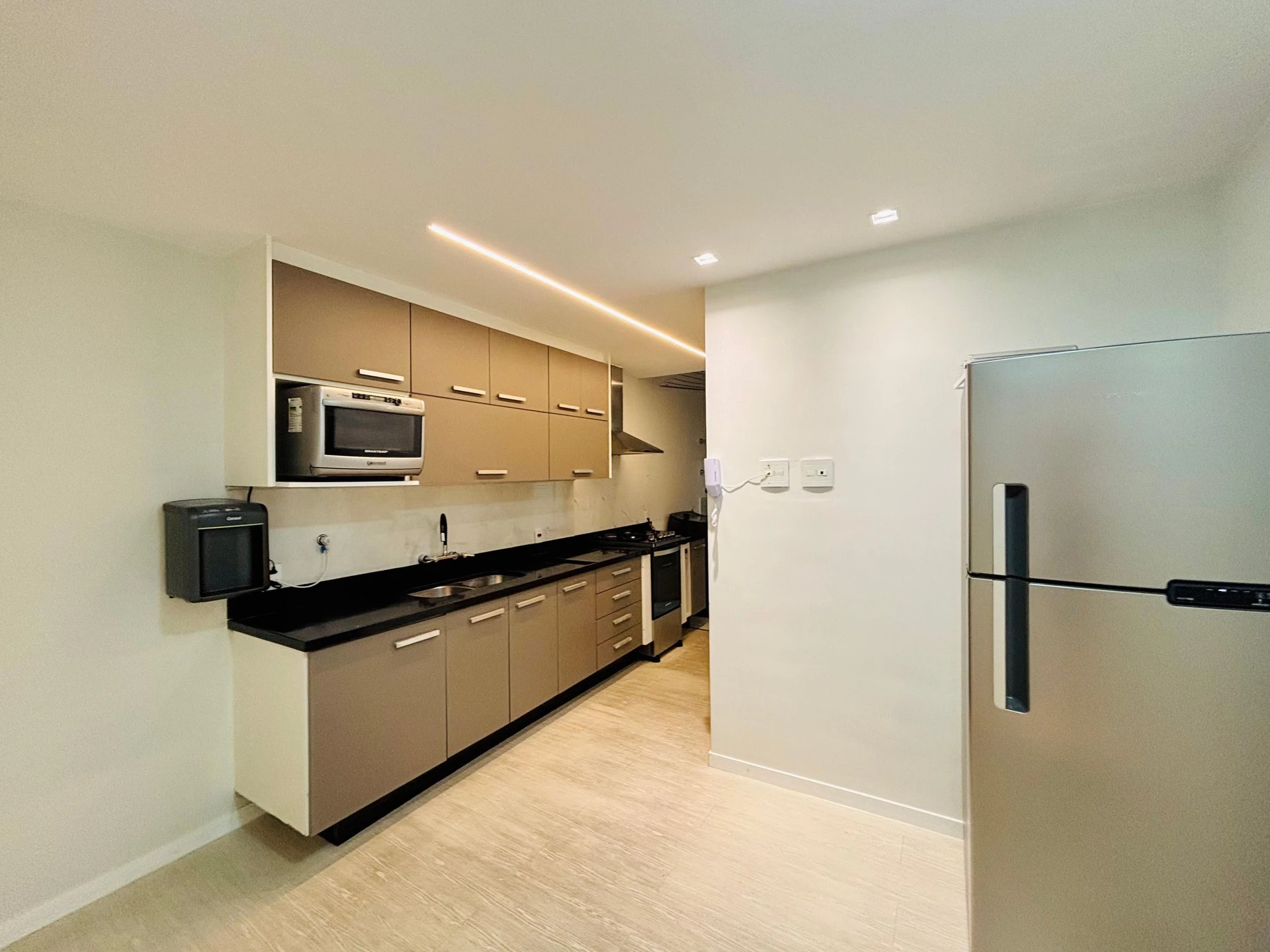 Washing machine in a 3-bedroom apartment, 401 m² — photo 11