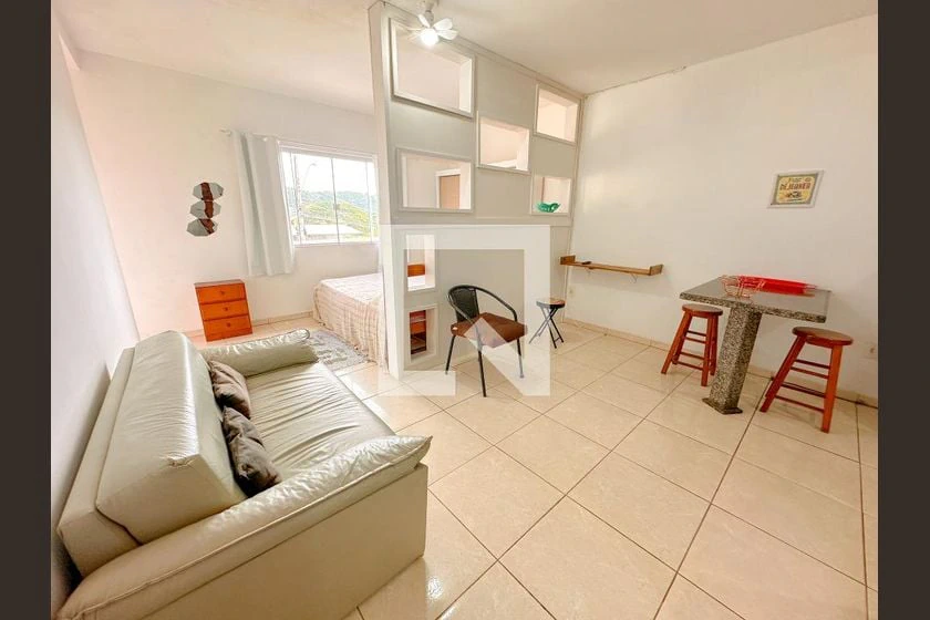 Furnished apartment, 40 m², with floor-to-ceiling windows