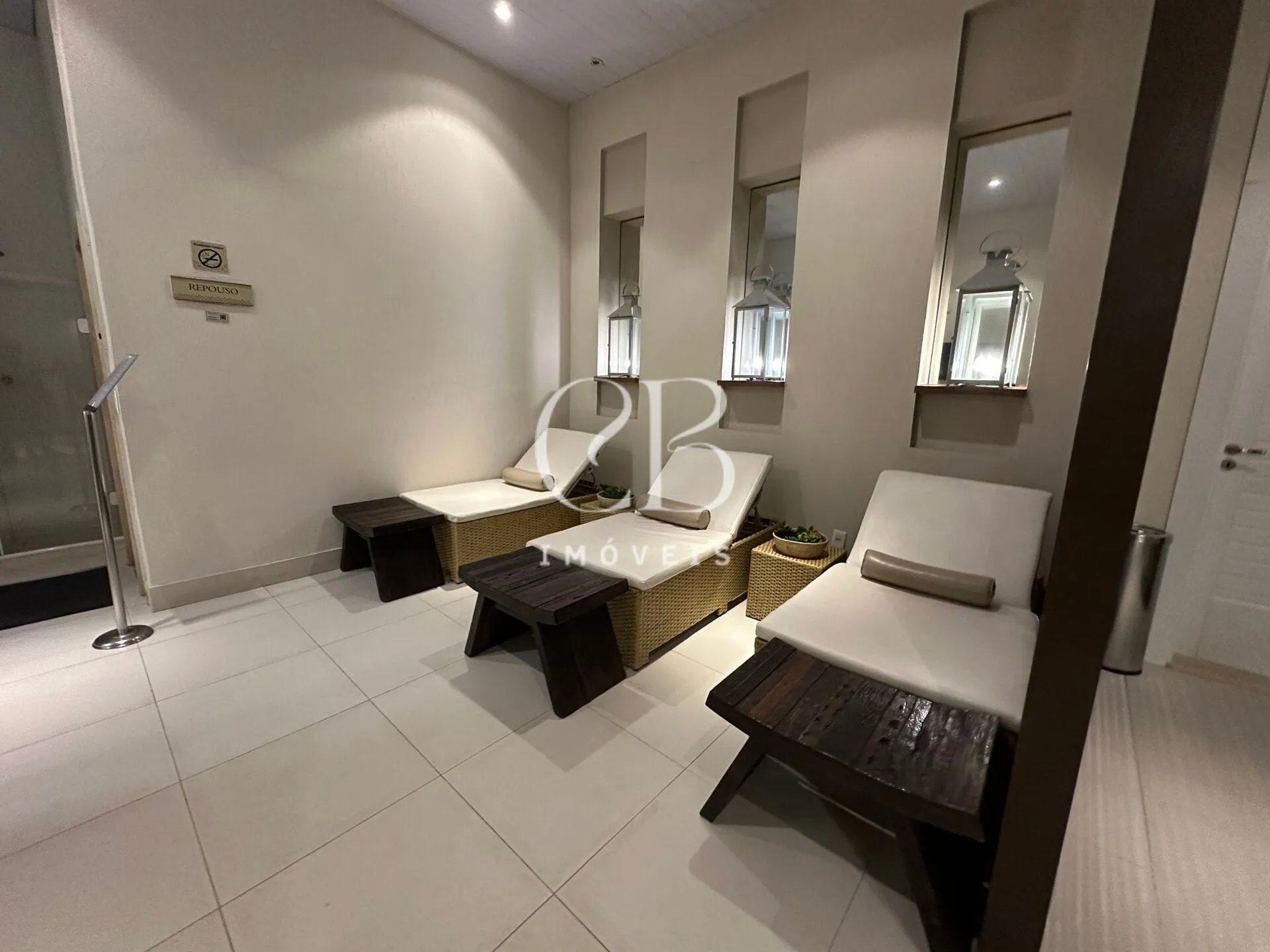 Furnished 2-bedroom apartment with en-suite bathrooms — photo 23