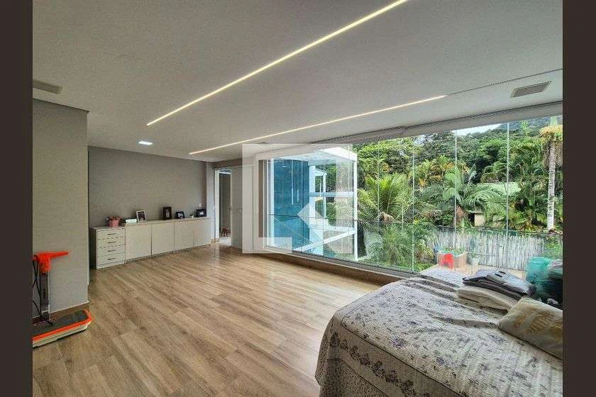 420 m² house with 4 en-suite bedrooms and private garden — photo 7