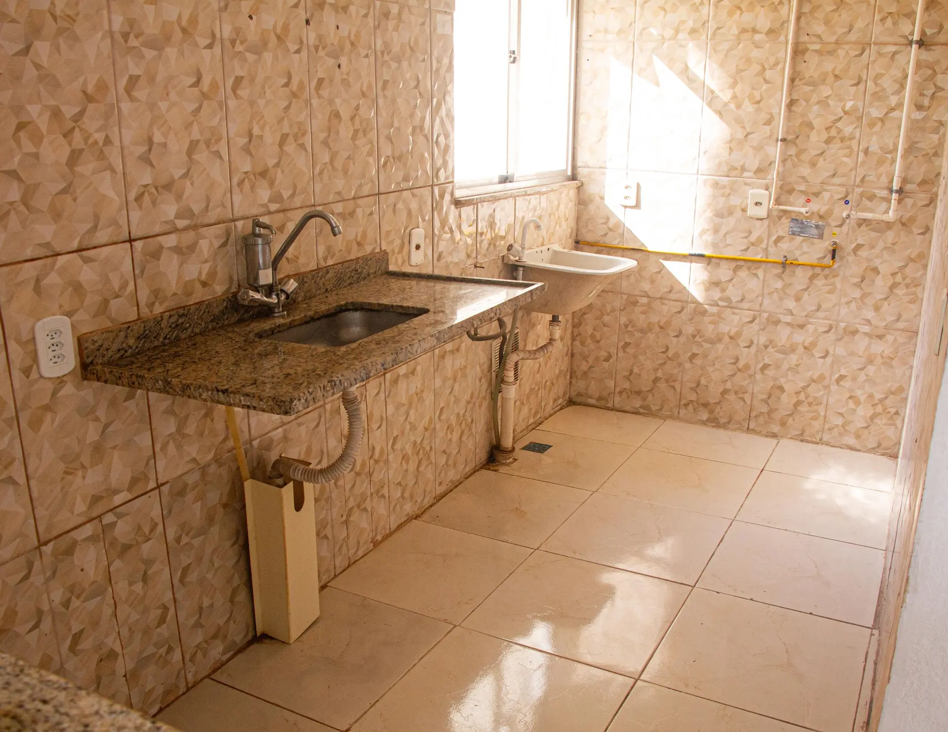 Unfurnished 2-bedroom apartment with pet-friendly policy — photo 10