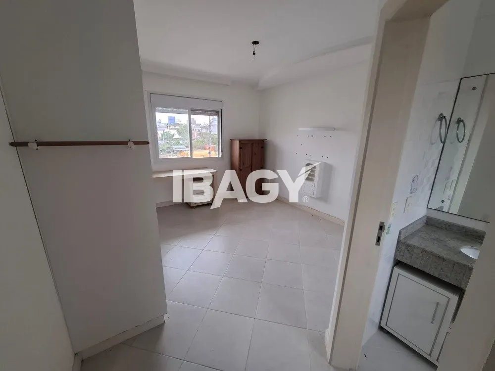 4-bedroom house with 3 suites and 400 m² total area — photo 38