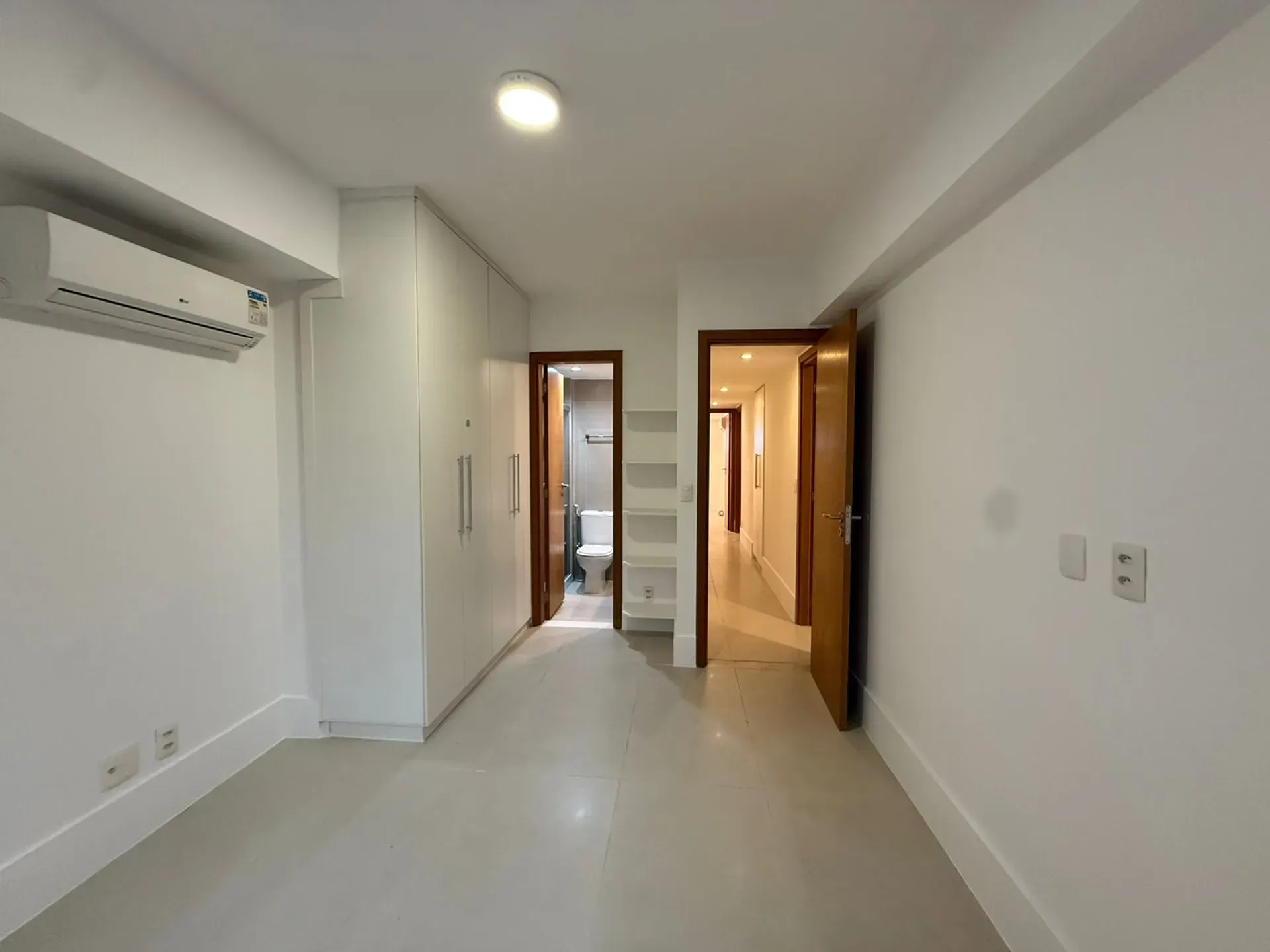 Apartamento com 4 quartos e 5 banheiros, 193 m² — photo 14