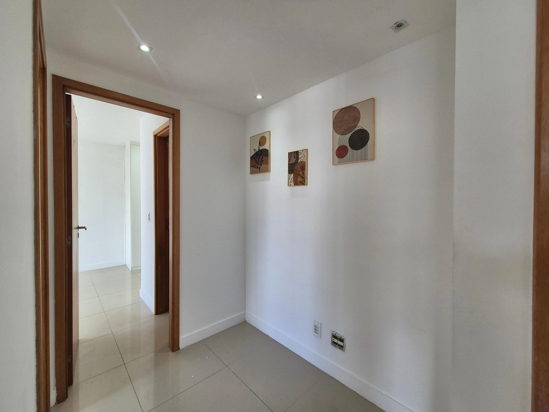 3-bedroom apartment with balcony and open-plan kitchen — photo 29
