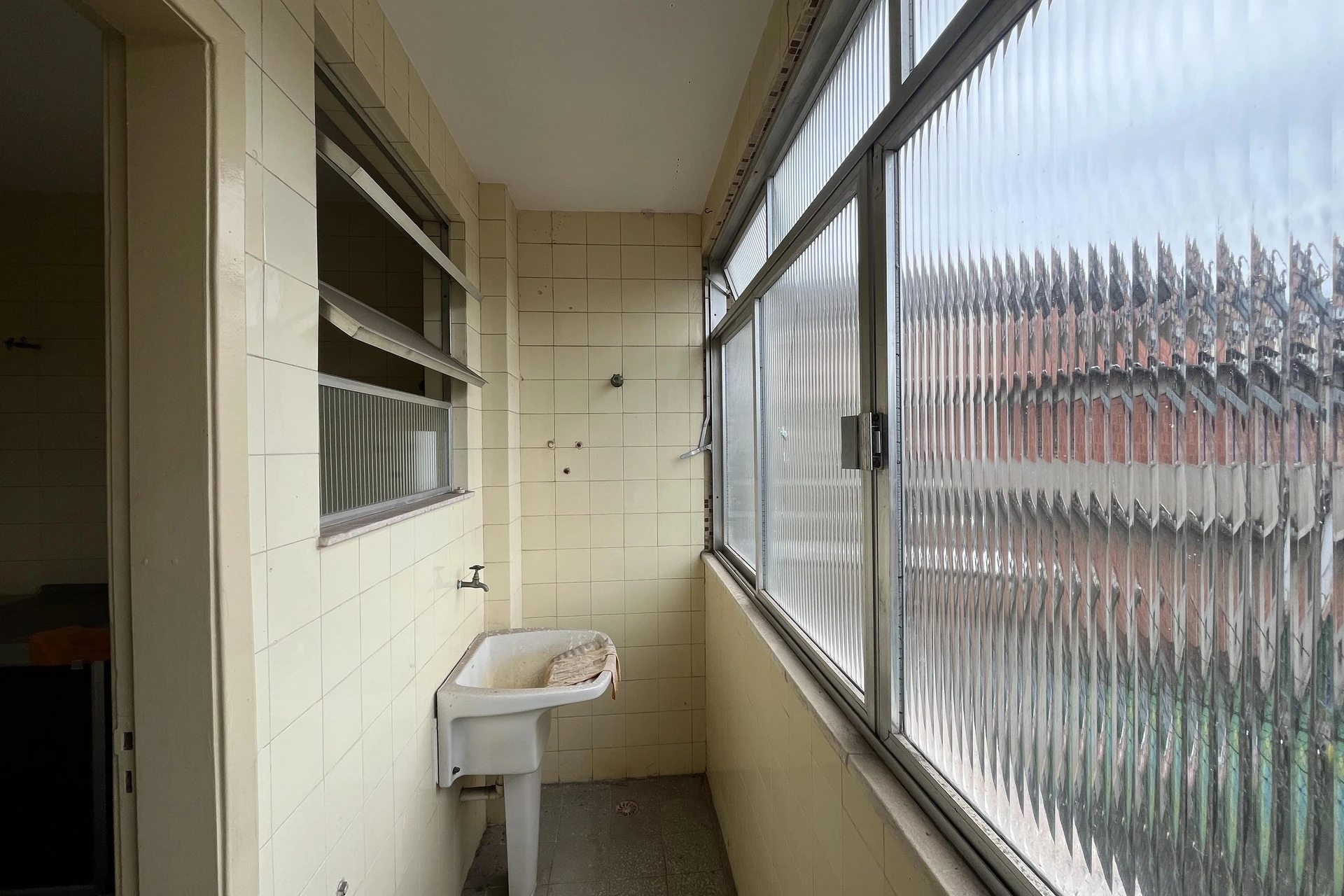 1-bedroom apartment with 1 parking space and balcony
