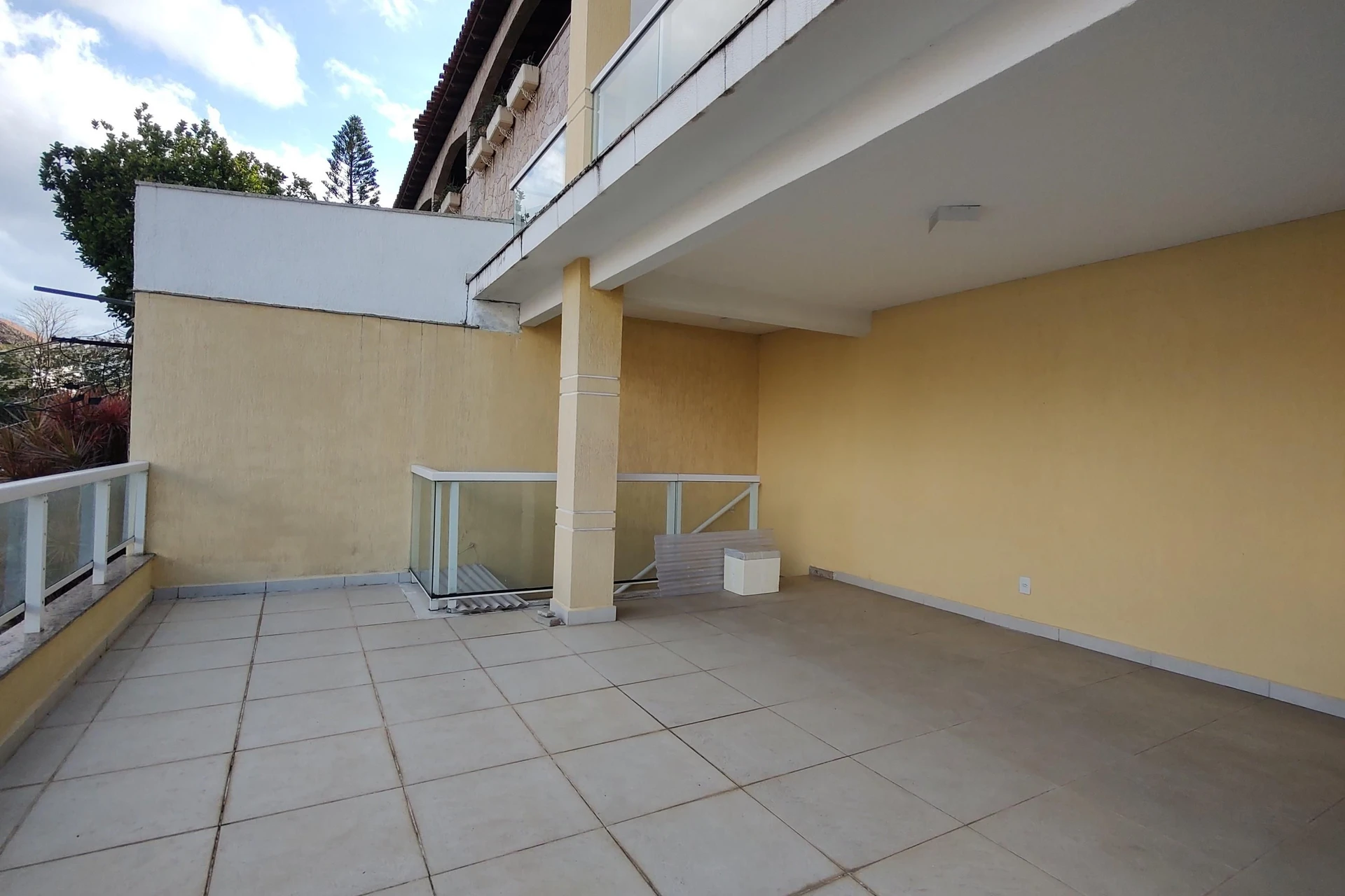 Vista a la montaña y 5 dormitorios: casa de 900 m² — photo 50