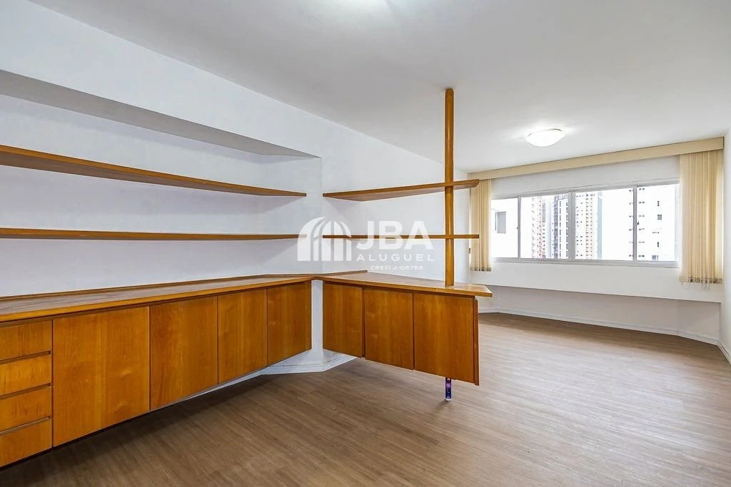 2-bedroom apartment with wood or laminate floors in Curitiba — photo 5
