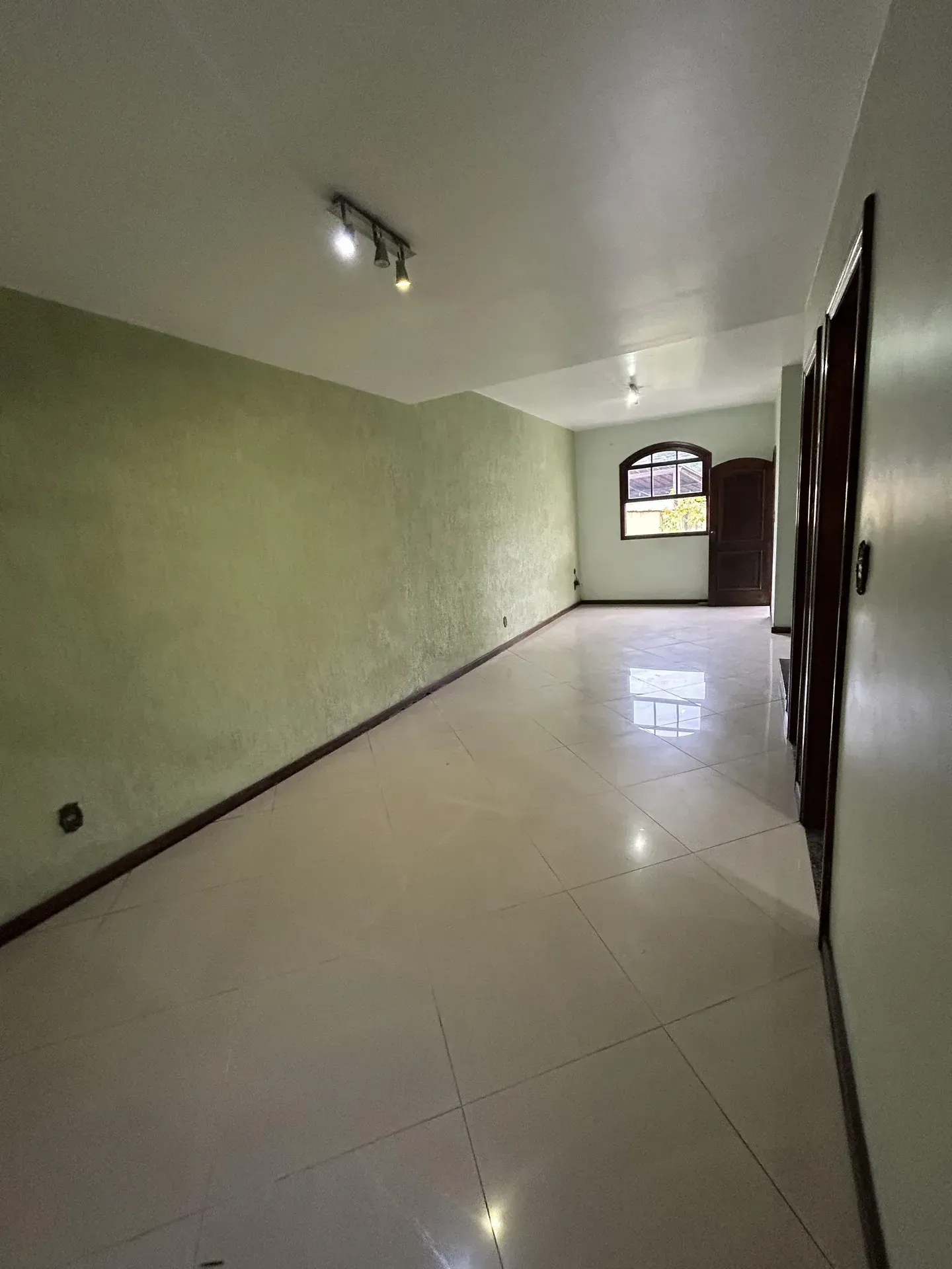 Casa com 4 quartos e 4 banheiros com box de vidro — photo 29