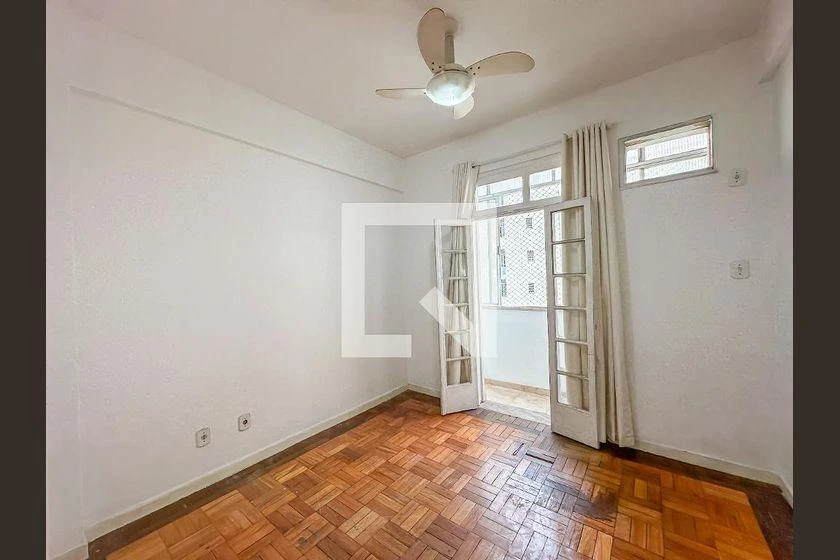 Apartamento de 3 quartos com piso de madeira ou laminado — photo 33