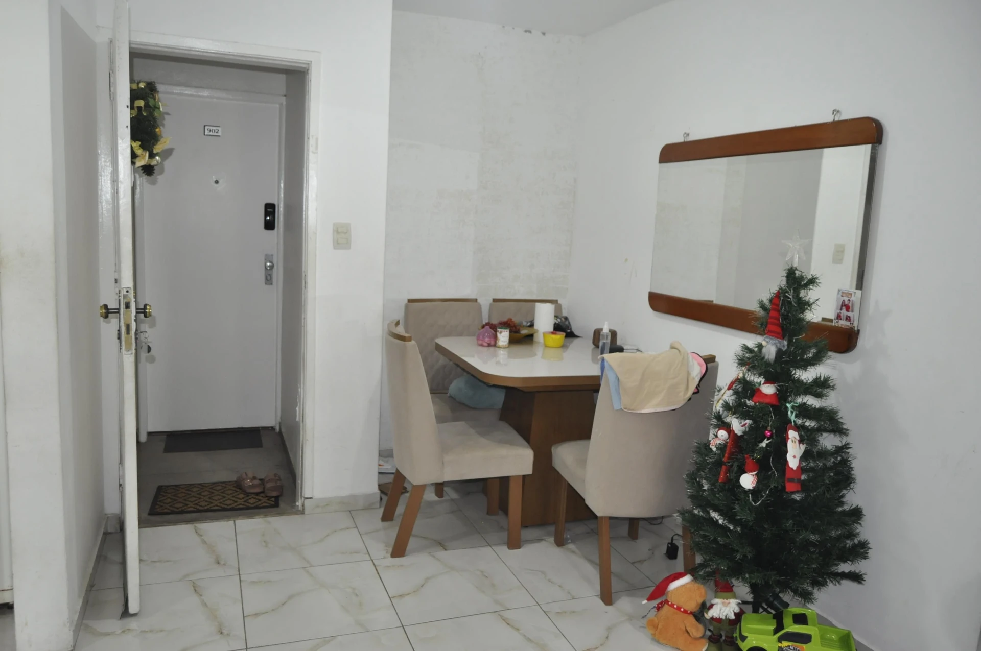 Furnished 2-bedroom apartment with private garden and 1 bath — photo 7