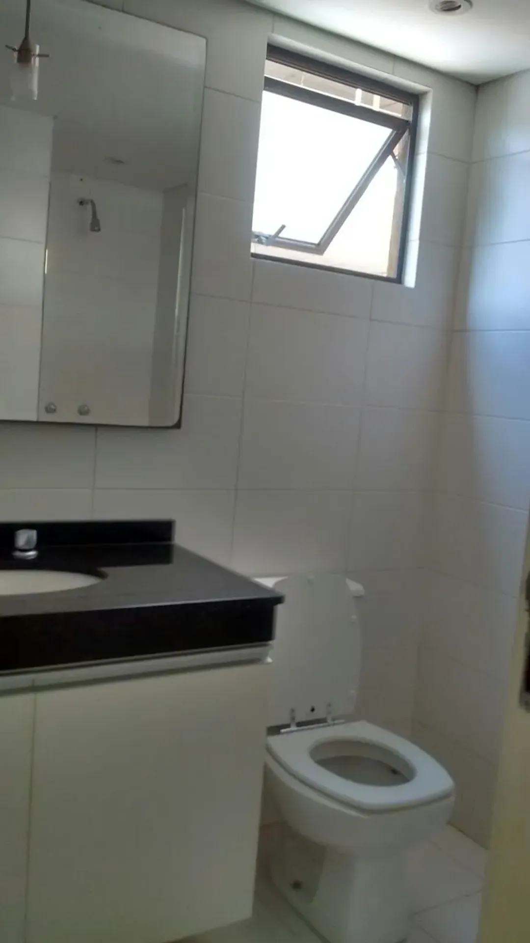 One-bedroom apartment in a building with a gym — photo 8