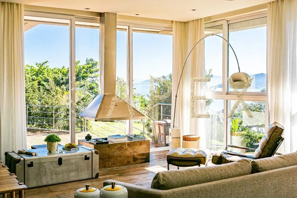 6 en-suite bedrooms, 9 bathrooms, 1600 m² and BBQ — photo 26