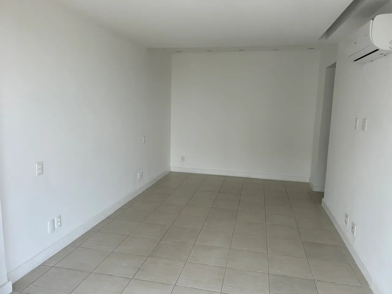 4-bedroom apartment with a water view — photo 11