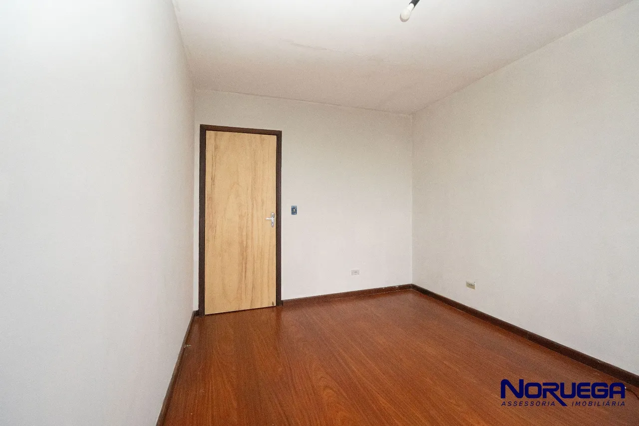 House with a closed kitchen and 3 bedrooms — photo 12
