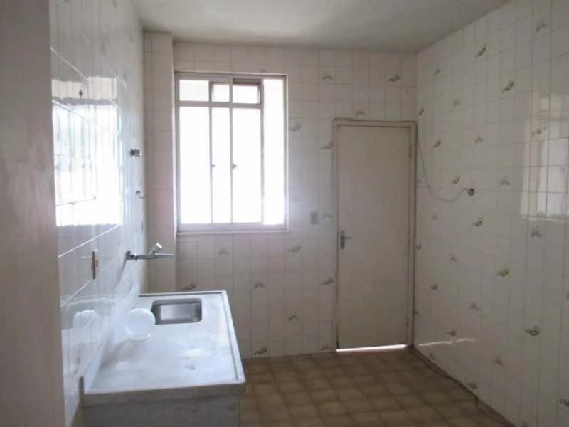 Apartment with 2 bedrooms and a closed-off kitchen — photo 2