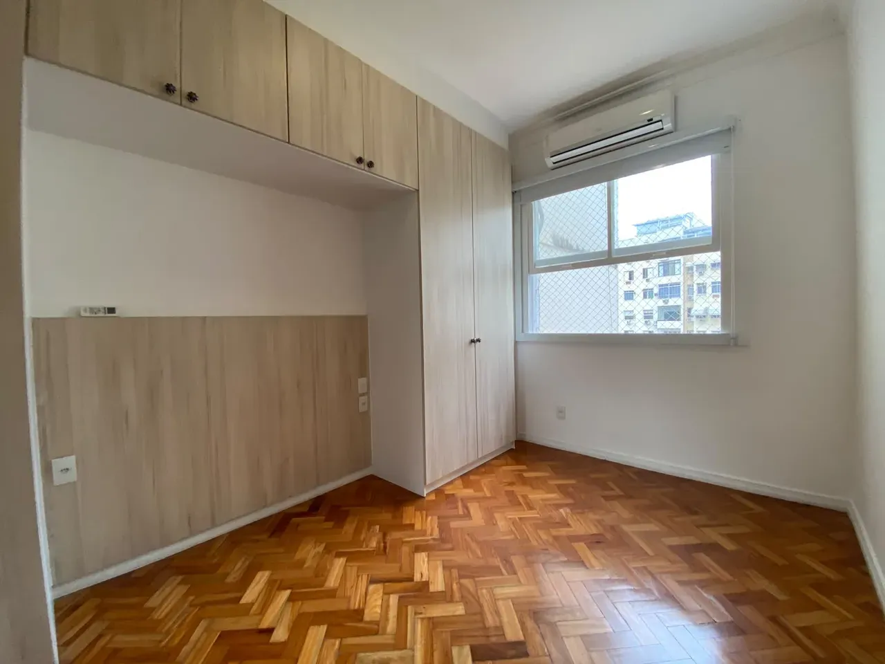 Apartment on the 7th floor with wood or laminate floors — photo 11