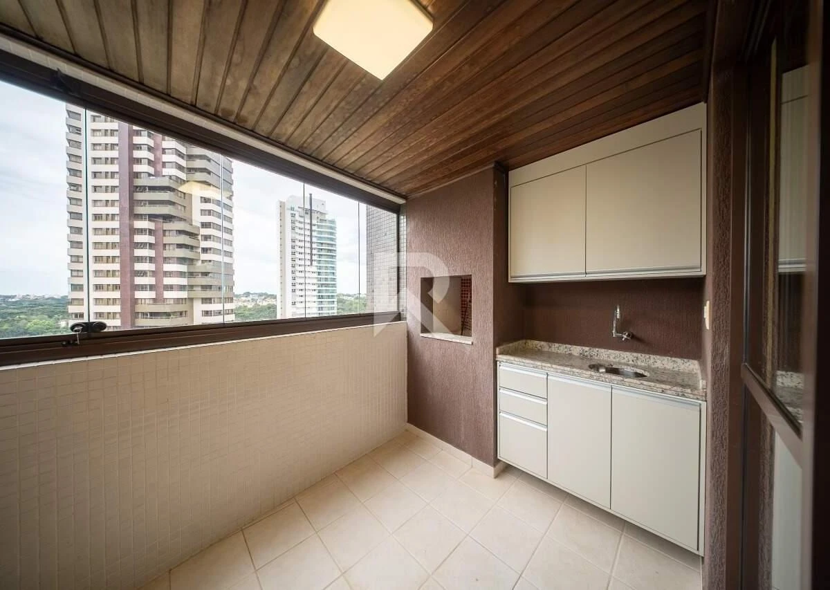 119 m² apartment with a grill on the balcony and a bathtub — photo 16