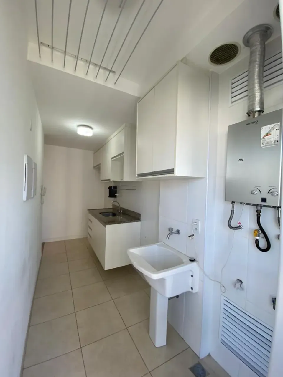 Apartamento com 2 quartos e varanda de vidro — photo 2