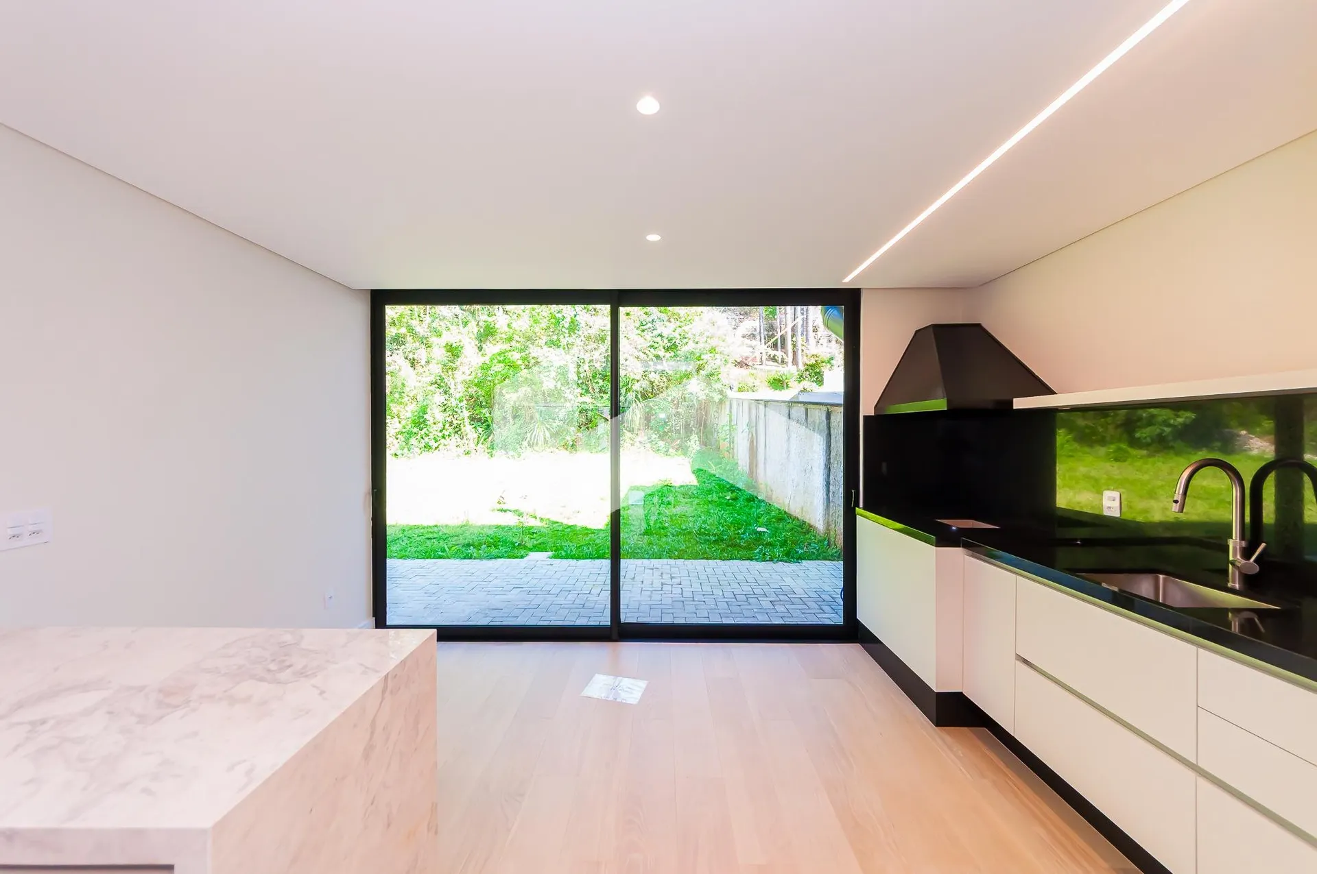 3-bedroom house with a bathtub — photo 20