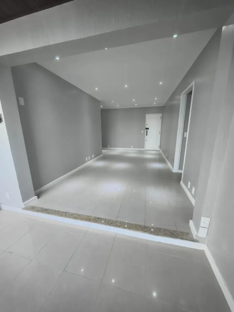 3-bedroom apartment with 3 bathrooms and glass balcony — photo 10