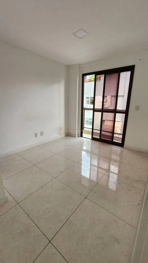 Unfurnished apartment with 3 bedrooms and 2 bathrooms — photo 20