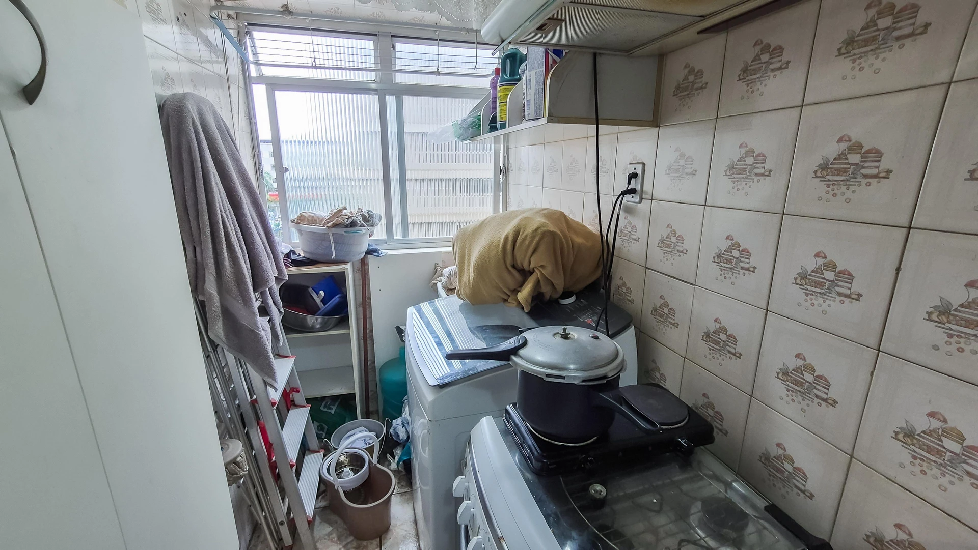 One-bedroom apartment with a washing machine — photo 22