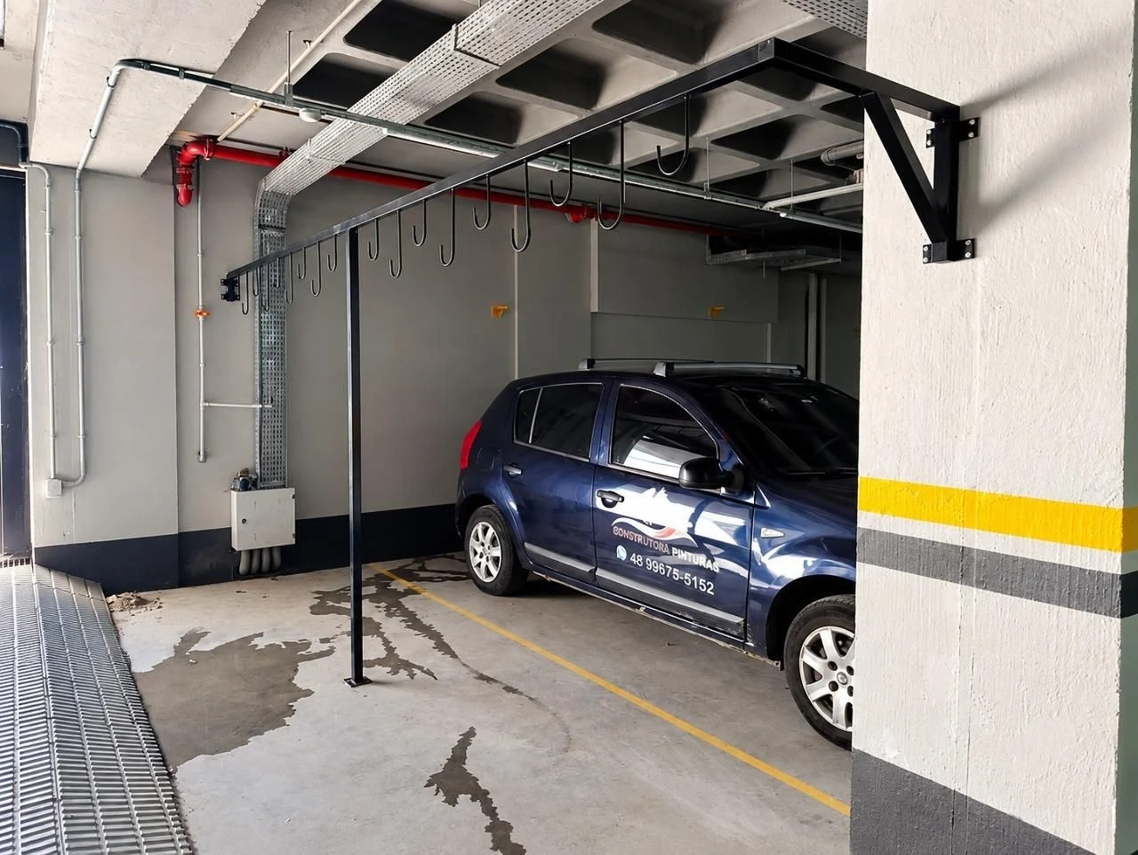 Apartamento com 1 dormitório e cozinha compacta com forno — photo 18
