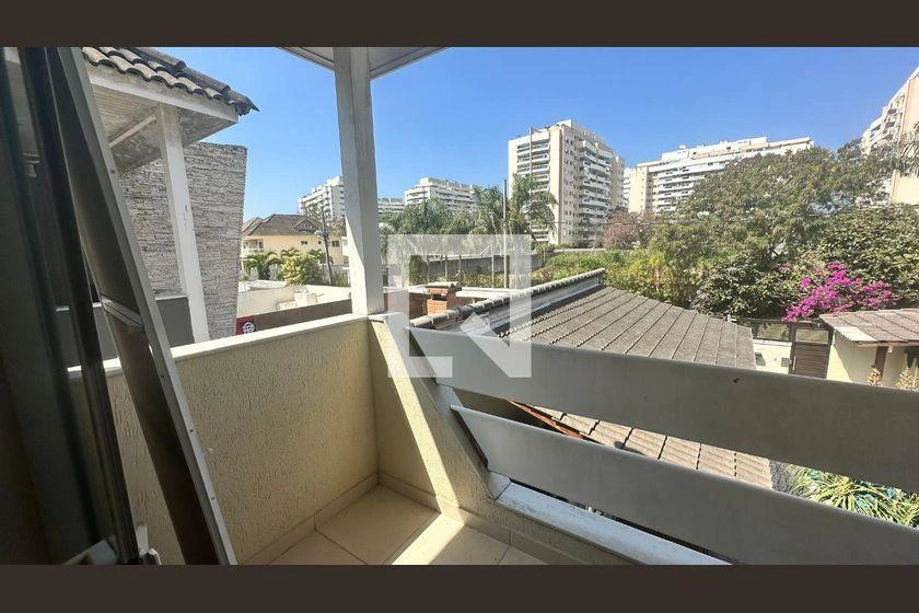 Condominium house with 5 en-suite bedrooms and pool — photo 48