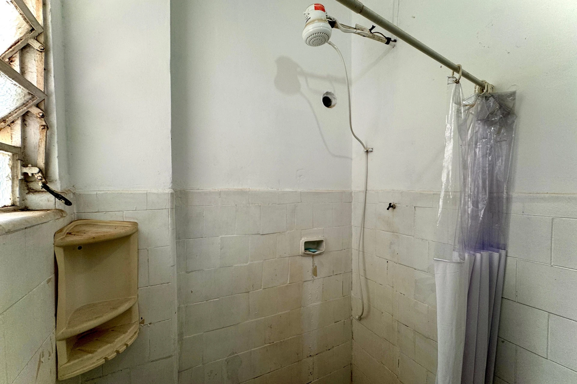 Apartamento de 1 quarto e 1 banheiro com fogão a gás — photo 16