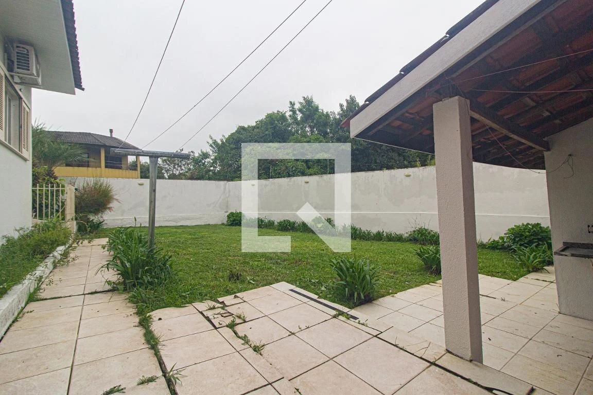 3-bedroom house with a walk-in closet in Curitiba — photo 42