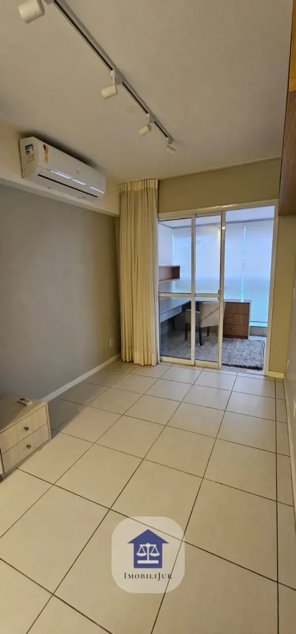 Unfurnished 4-bedroom cover with a gas stove kitchen — photo 7