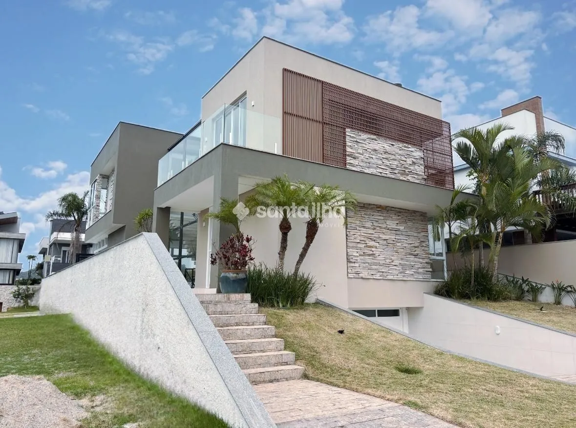 5-bedroom house with a water view — photo 12