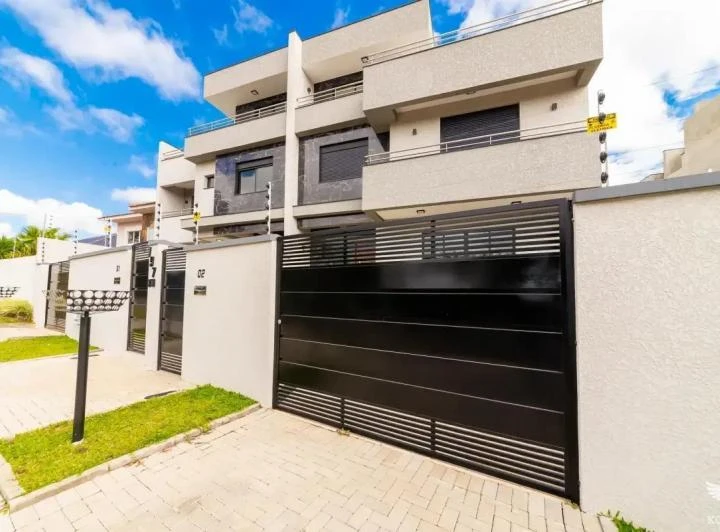 Two-story house with 3 bedrooms and 230 m², 2 parking spots
