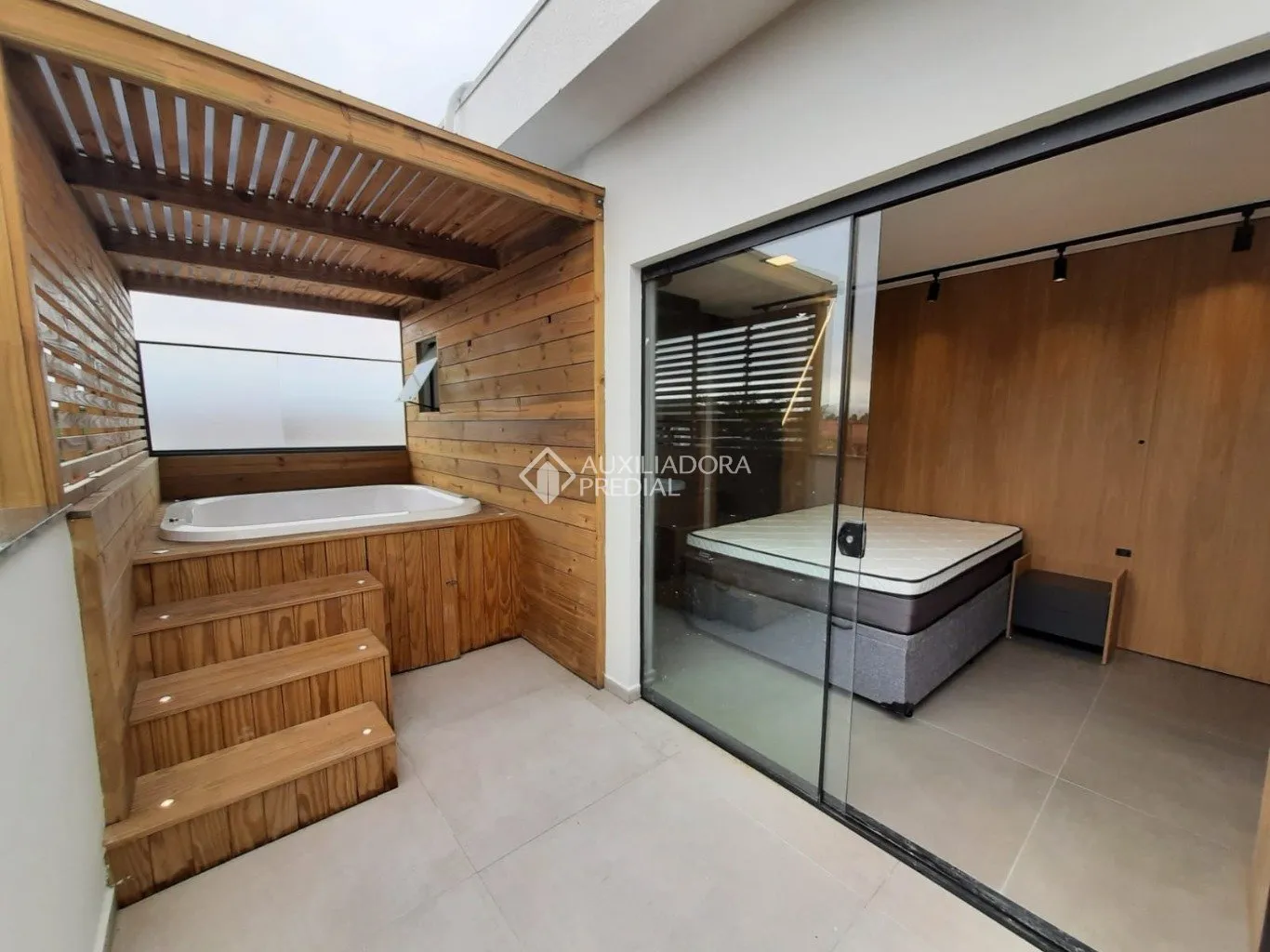 Apartment on the 1st floor with a grill on the balcony — photo 7