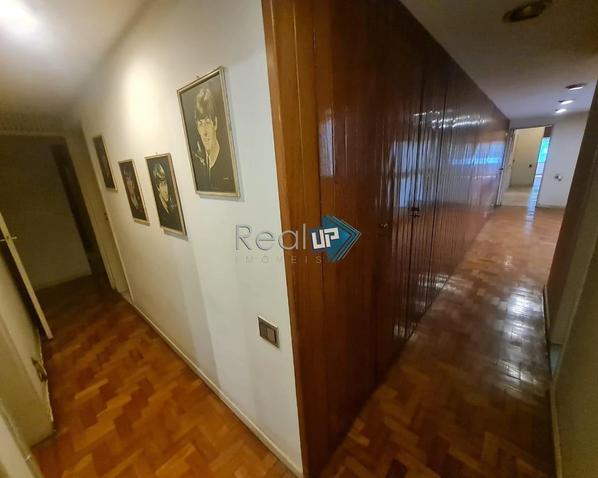 Apartment with 4 bedrooms and 5 bathrooms and 2 parking spaces — photo 19