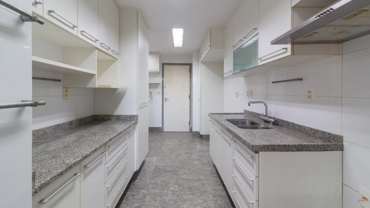 Панорамні вікна та 4 спальні: квартира 217 м² — photo 6
