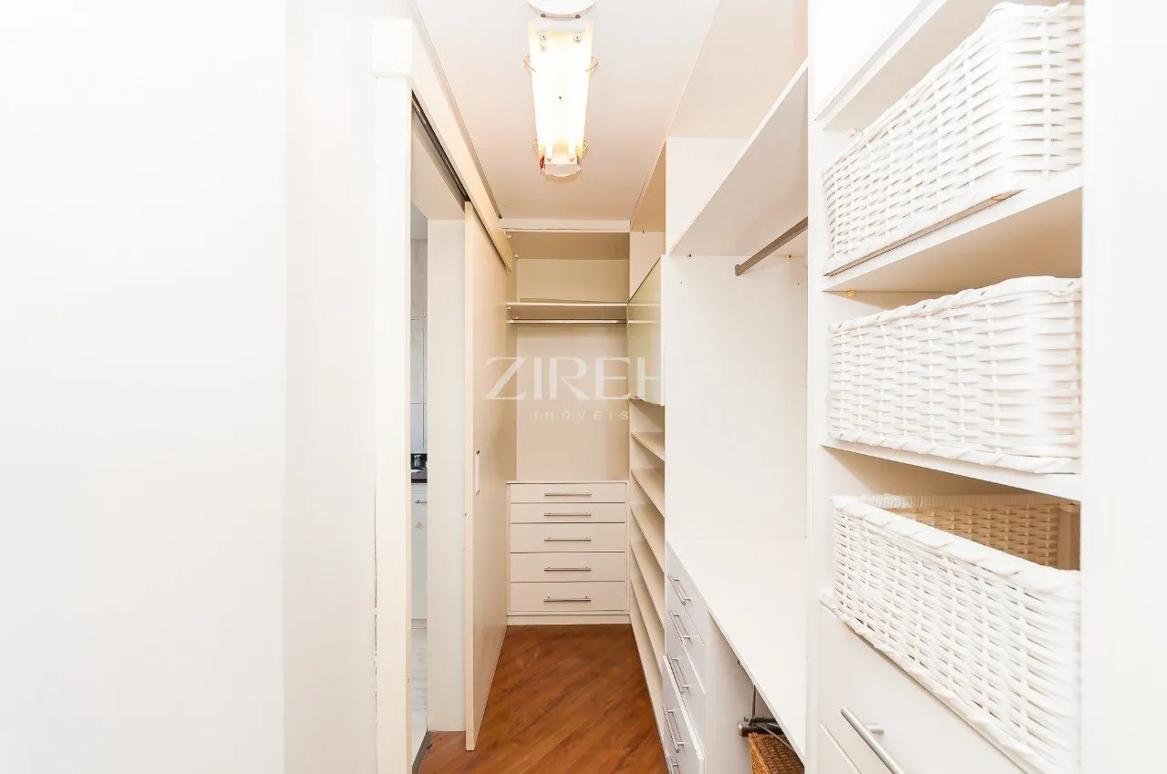 4-bedroom house with 4 parking spaces and open-plan kitchen — photo 33