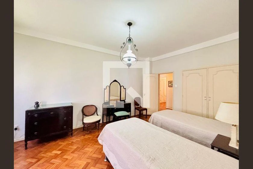 Furnished apartment, 348 m², with a glass-enclosed balcony — photo 8