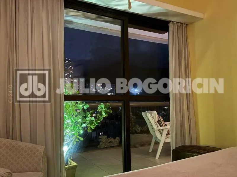Apartment with balcony and city and mountain views, 1 parking spot — photo 12