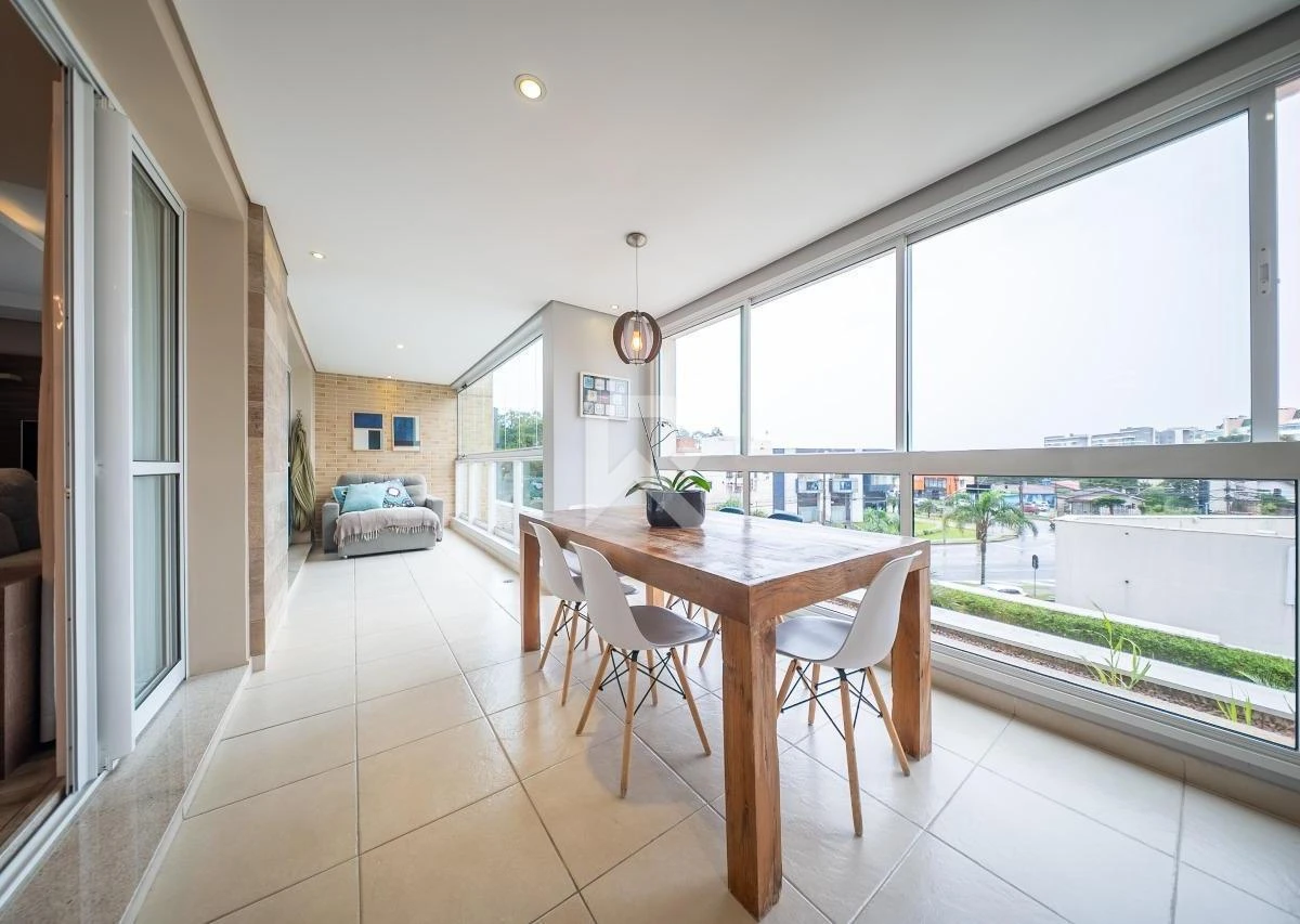 Glass-enclosed balcony in a 3-bedroom apartment, 166 m² — photo 30