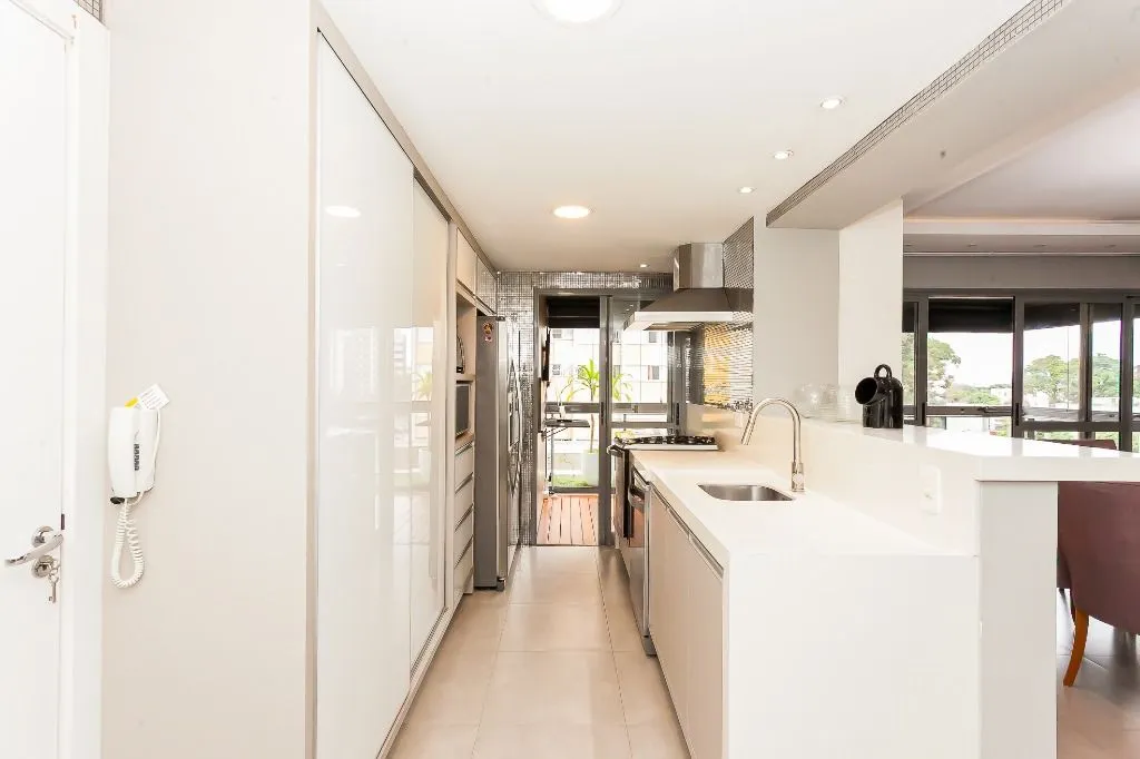 Rental apartment with 3 en-suite bedrooms and 4 baths — photo 9