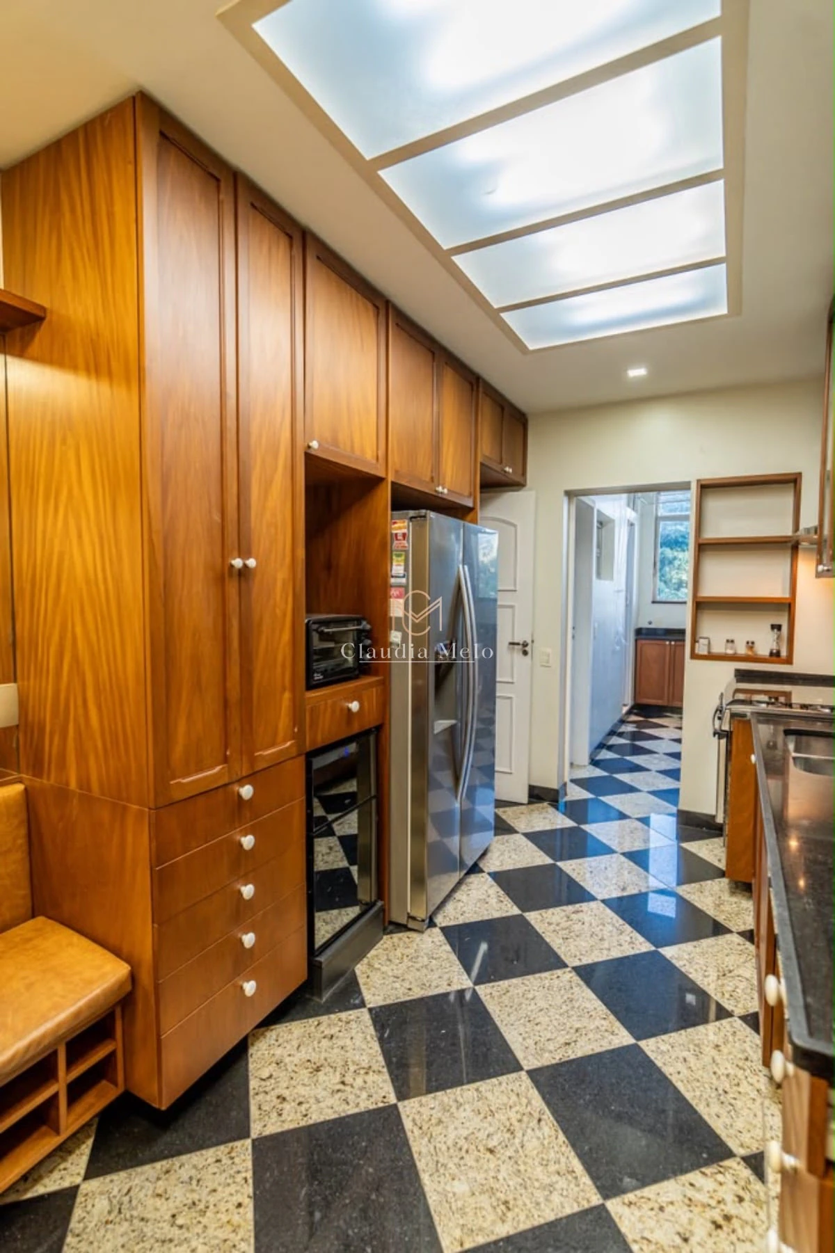 Furnished 4-bedroom apartment with gas stove kitchen — photo 7