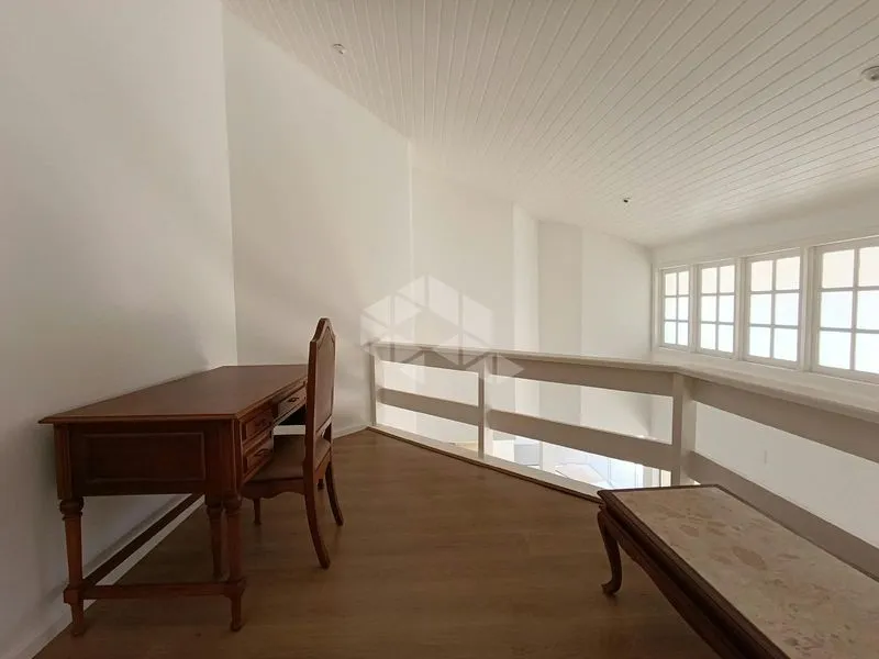 Furnished house, 222 m², with a bathtub — photo 48